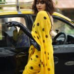 Adah Sharma Instagram - Taxi or Rickshaw ? Back to back💛🖤💛🖤 SWIPE to the last pic to see the story of my life 🥲🥲🥲 . . . Kaali Peeli 💛🖤💛🖤 📸@biryanimasala Styled by @juhi.ali Hair @snehal_uk Saree @suta_bombay @rubansaccessories Heels @charleskeithofficial @jagats38 #filmfare #filmfareawards #100YearsOfAdahSharma #adahsharma