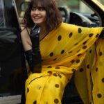 Adah Sharma Instagram - Guess who!WRONG answers only🐒 SWIPE for a surprise 🤣😁🤡 . . . Kaali Peeli 💛🖤💛🖤 📸@biryanimasala Styled by @juhi.ali Hair @snehal_uk Saree @suta_bombay @rubansaccessories Heels @charleskeithofficial @jagats38 #filmfare #filmfareawards #100YearsOfAdahSharma #adahsharma