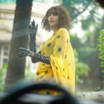 Adah Sharma Instagram - POLL :Yesss or YASSS Saree and Gloves Kaali Peeli looking for trouble 💛🖤🙃 for the @filmfare awards Uploaded raw images without any edit because they looked nice to me 🤪 📸@biryanimasala Styled by @juhi.ali Hair @snehal_uk Saree @suta_bombay @rubansaccessories Heels @charleskeithofficial @jagats38 for getting us the kaali peeli 😉 , , , , #100YearsOfAdahSharma #filmfareottawards2021 #filmfareawards