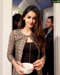 Aditi Arya Instagram - When @anuragdash31 got South Asians to feed on a bowl full of sanskars.