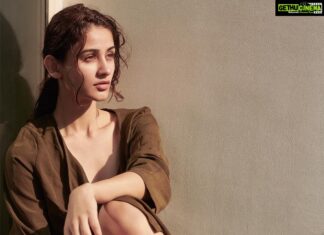 Aditi Arya Instagram - Shot by @tarun_khiwal with a fickle but tranquil sun helping us a little, this picture brings me back to the peaceful vibes I absorbed that day. Compassion, grace, comfort, subtle and secure confidence. So much to learn and so much to grow. @sangeetasikdarbhatia ❤️ @toabhentertainment @toabhartists @missindiaorg