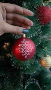 Aditi Chengappa Instagram - A little bit of Christmas from my home to yours 🎄💛❤️💚
Prayers for everyone who is going through difficult times 🙏
.
.
.
#merrychristmas #christmasdecor #prayer #weinachtsdeko