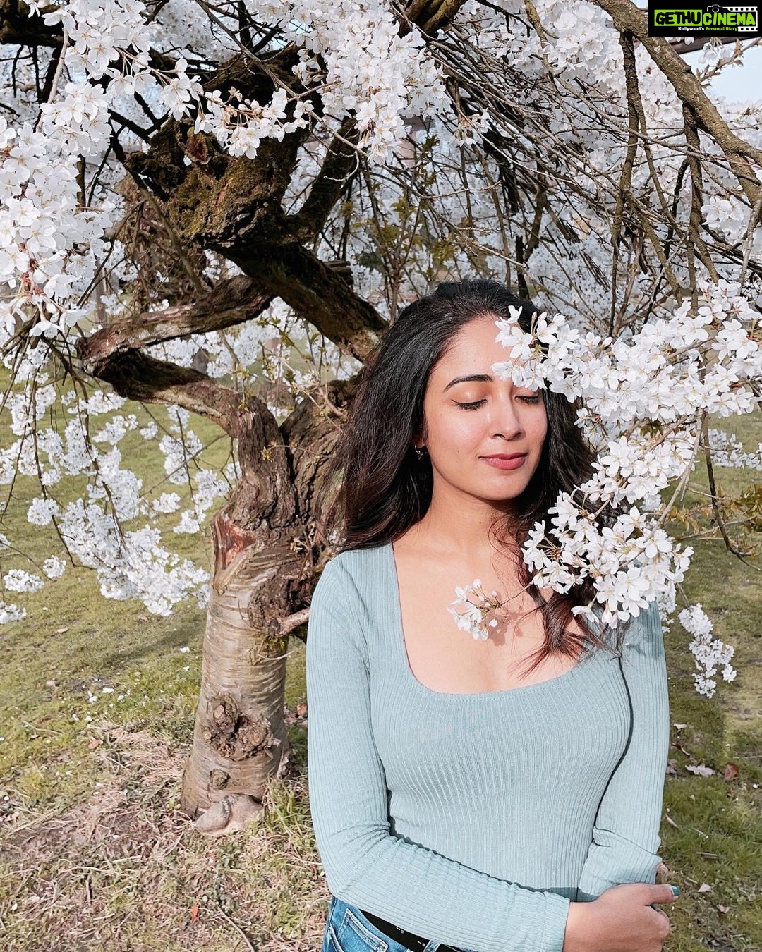 Aditi Chengappa Instagram - The journey of inner growth and transformation certainly isn’t picture perfect, but it’s the only way to find new results in your life! Same person = same thoughts = same actions = same results 🤷🏻♀️ Did you know that yoga brings about powerful inner growth? It’s not all about headstands 🤸🏻♀️ DM me if you’re truly interested in a yoga journey for inner and outer growth🌟 Hamburg, Germany