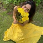 Aditi Sudhir Pohankar Instagram – Yellow me ! 
📸 @niveditapohankar 

#aaditipohankar #yellow #sheonnetflix #love #dresses #smile #laugh #photo #photography #instagood #instagram #instadaily #insta #fashion #fashionista #fashion