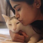 Aditi Sudhir Pohankar Instagram - 🐈Celebrating #bestfriendsday with my lovely Toki! How are you celebrating yours? 📸: @kartikrathodphotos . #bestfriendsforever #catsofinstagram #loveforanimals #tuesdaymornings #aaditipohankar Mumbai, Maharashtra