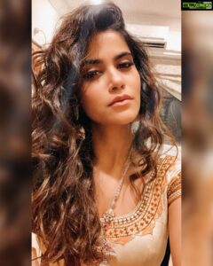 Aditi Sudhir Pohankar Instagram - May be cause this day will pass, and May be cause the night will give me a new hope, but we need to see the light of humanity in this moment 
#aaditipohankar #she #aashram #peace #humanity