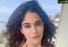 Aditi Sudhir Pohankar Instagram - Dream big little one, said my dad. . . 📸 @aaditipohankar ( always tag people, lessons of life ! ) . . . #aaditipohankar #sheonnetflix #she #ootd #ootdfashion #fashionista #fashion #fashionstyle #pic #picoftheday #photo #photooftheday #love #loveyourself #qurantinelife #beauty #beautiful #blackdress #selfie #instadaily #instagood #insta .