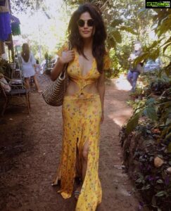 Aditi Sudhir Pohankar Instagram - The moment you accept yourself. You become beautiful ~Osho .
.
📸 @niveditapohankar .
.
#aaditipohankar #ootd #ootdfashion #lookoftheday #style #hollywood #bollywood #instamood #insta #ilovestreetstyle #beauty #beautiful #goa #vacationmode #fashion #navel #whatiwore #quarantinelife #fashionista #fashionnova #sheonnetflix #loveyourself #styleoftheday #styleinspiration #styleinspo
