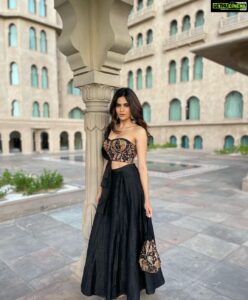 Aditi Sudhir Pohankar Instagram - Wish you all a very happy Dushera . . . . 📸 @niveditapohankar HMU @khushbusoni06 👗 @bhaktiandhitendra #fairmontjaipur #jaipur #dushera #aaditipohankar #indian #ootd #style #stylefashion #smile #love #loveyourself