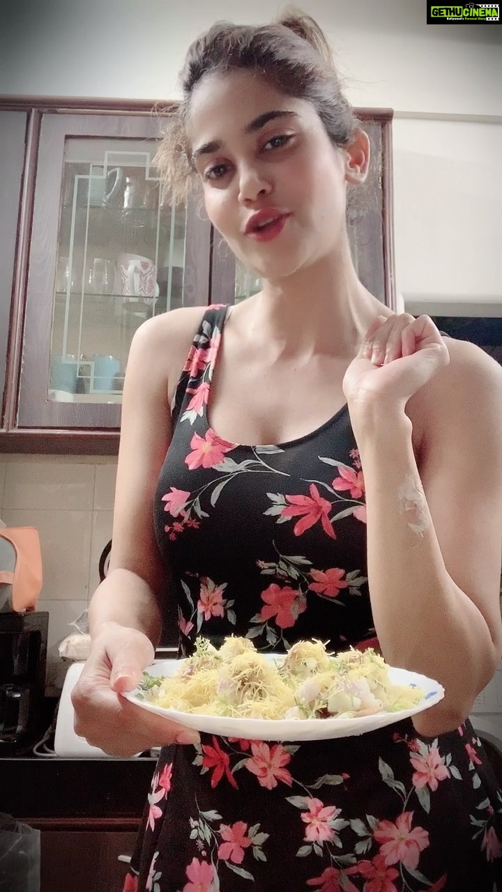 Aditi Sudhir Pohankar Instagram - On popular demand by my inner self I have finally made my favourite - CHAAT! . . Also to everyone who’s been asking me to put up cooking video’s here is one, yeah I’m trying to be more active on Instagram, and I shall continue to post as much as I can 👩🍳 • So what’s you favourite in chaat ? I’d love to know - and also you have to guess mine 😛 • Ps - My friends have to shut up and not give away the answer ! 🥊