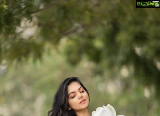 Ahana Kumar Instagram - An image shot in 2018 , that used to be and will always be one of my most favourite images of Myself ✨ Shot by @riophotography.in 🍃 #ForeverAFlowerGirl 🌸 Chennai, India