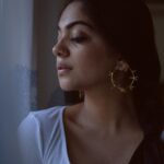 Ahana Kumar Instagram - If you wanna see how we shot these natural light portraits , check out the behind the scenes video , now up on the channel 🌿 Link in Bio and Story 😋 Shot by @aishwaryashok 🪴