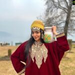 Ahana Kumar Instagram - Korach Kahwa Tea edukkatte? 😝😋🧝🏻‍♀️ #KashmiriLadki 😉 Char Chinar (Dal-Lake)