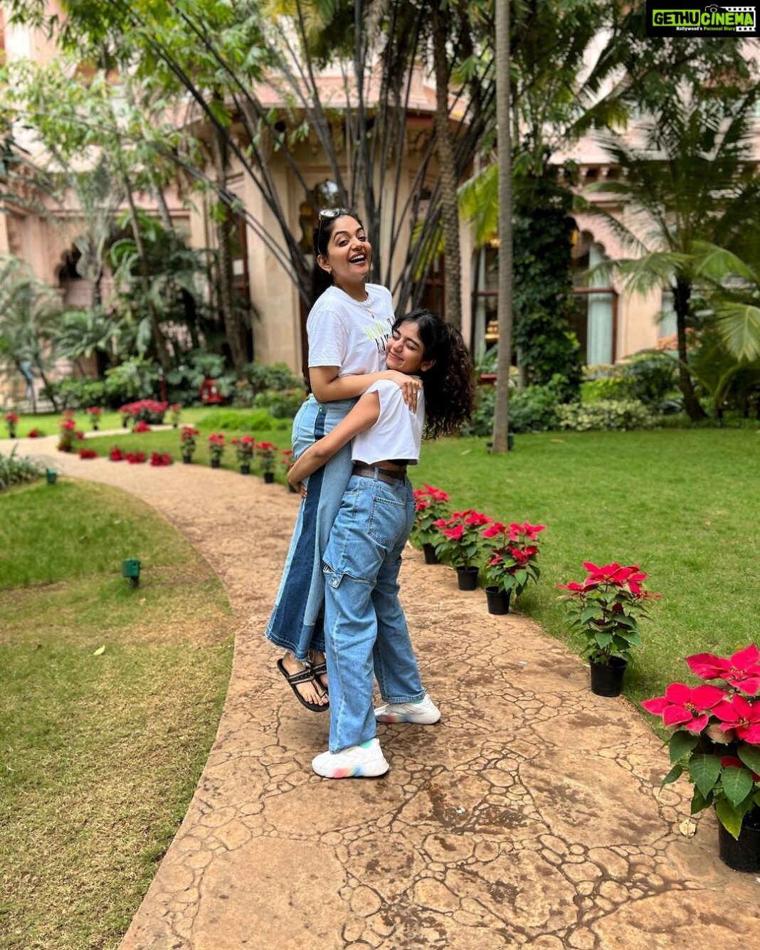 Ahana Kumar Instagram - Accidental Twinning with My Heart-Beat 😘 #LastPostOf2021 @hansubeeeey 😘 2021 , you were good. Thanks for the laughs , the strength , the love and the new things. Here’s to always hoping for happiness above all! ♥️ The Leela Palace Bengaluru