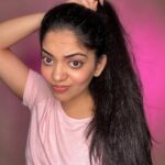 Ahana Kumar Instagram - When you’re tying a pony-tail and half-way through realise that your rubber band is missing 🥴🤦🏻‍♀️ Lighting and Photography : Meeeeeee (can’t stop obsessing over that pink back-light bye) Home