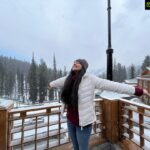 Ahana Kumar Instagram - Wished SO badly to see SNOWFALL. Thankfully , Nature Obliged. ✨❄️♥️ #Magical ✨ Gulmarg, Kashmir