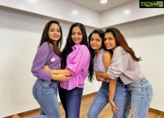 Ahana Kumar Instagram - The Gang and I made a Dance Cover on #Thonnal and it’s up on the Channel. Link in Bio and Story 💜✨ For all the LOVE you gave THONNAL , here’s a little Surprise from US to YOU 🤗 @_diyakrishna_ @ishaani_krishna @hansikakrishna_ ✨ #Thonnal 🍓✨ Home:)