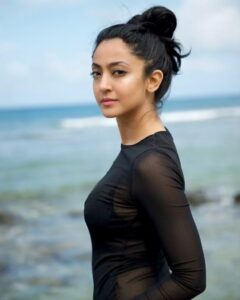 Aindrita Ray Instagram - 🌊

Pc @nimishjainphotography