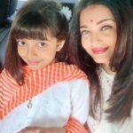 Aishwarya Rai Instagram - ✨🌹Happy Dussehra and Vijaya Dashami to ALL🎊💐Much warmth, love and happiness God Bless ✨💝✨