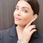 Aishwarya Rai Instagram - ✨🎊Here’s wishing ALL a very Happy Raksha Bandhan💝✨ Treasure TIME with your siblings, seize the moment and create Special memories 🎊✨#Longines #HydroConquest #EleganceisanAttitude