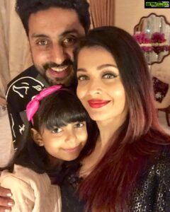 Aishwarya Rai Instagram - ✨🥰HAPPY NEW YEAR ALLLLL🥰🤗✨🌈❤️Happiness Love n Light ❤️🌈✨ ✨💕GOD BLESS 💕✨