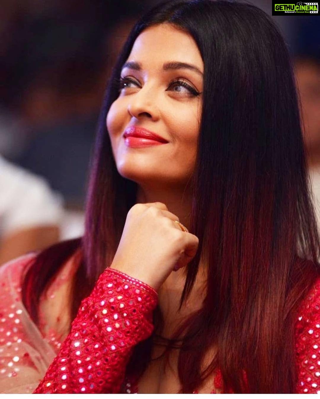 Aishwarya Rai Instagram - ✨🥰CHRISTMAS CHEER⭐️LOVE ❤️ BLESSINGS 😇and Saluting ALL the Angelic BraveHearts at CPAA🤗❤️ GOD BLESS ALL their Families, Doctors, Caregivers and Loved ones ⭐️✨ I’m so overwhelmed by your Strength of Spirit, Positivity and ever-smiling darling Pure Souls❤️GOD BLESS n LOVE ALWAYS ✨