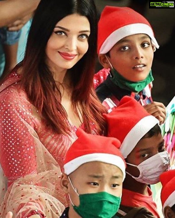 Aishwarya Rai Instagram - ✨🥰CHRISTMAS CHEER⭐️LOVE ❤️ BLESSINGS 😇and Saluting ALL the Angelic BraveHearts at CPAA🤗❤️ GOD BLESS ALL their Families, Doctors, Caregivers and Loved ones ⭐️✨ I’m so overwhelmed by your Strength of Spirit, Positivity and ever-smiling darling Pure Souls❤️GOD BLESS n LOVE ALWAYS ✨