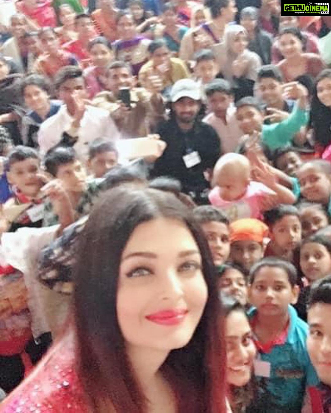 Aishwarya Rai Instagram - ✨🥰CHRISTMAS CHEER⭐️LOVE ❤️ BLESSINGS 😇and Saluting ALL the Angelic BraveHearts at CPAA🤗❤️ GOD BLESS ALL their Families, Doctors, Caregivers and Loved ones ⭐️✨ I’m so overwhelmed by your Strength of Spirit, Positivity and ever-smiling darling Pure Souls❤️GOD BLESS n LOVE ALWAYS ✨
