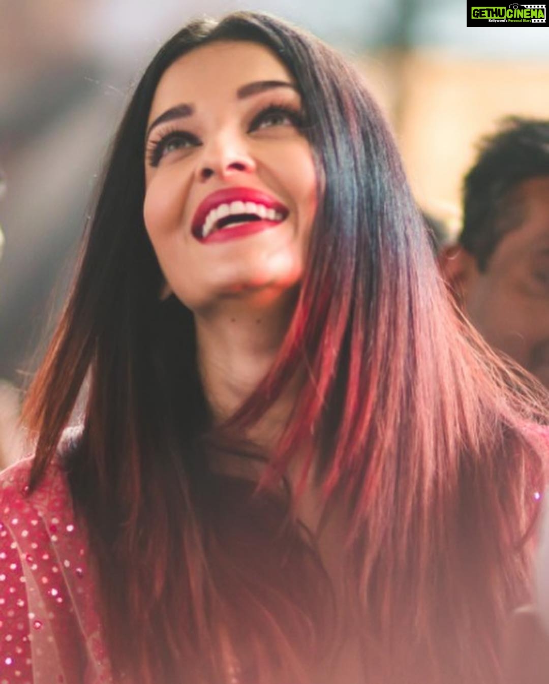 Aishwarya Rai Instagram - ✨🥰CHRISTMAS CHEER⭐️LOVE ❤️ BLESSINGS 😇and Saluting ALL the Angelic BraveHearts at CPAA🤗❤️ GOD BLESS ALL their Families, Doctors, Caregivers and Loved ones ⭐️✨ I’m so overwhelmed by your Strength of Spirit, Positivity and ever-smiling darling Pure Souls❤️GOD BLESS n LOVE ALWAYS ✨