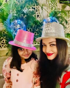 Aishwarya Rai Instagram - ✨🎊💝LOVE , PEACE and HAPPINESS GOD BLESS 🌟🌈💖HAPPY 2021💝✨