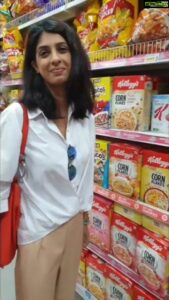 Aishwarya Sakhuja Instagram - Hi Guys  #reelsinstagram #reelsofindia #reelkarofeelkaro #reelsvideo #reels #reelitfeelit #instareels #instagramcomedy #instacomedy #pj #jokesofinstagram #imajoking #funny #funnyshopping #tummujhetangkarnelageho #roash
