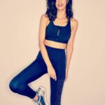 Aishwarya Sakhuja Instagram - When you are down n out with covid it takes crazy amount of discipline to get out of bed n work out.. I DONT HAVE THAT DISCIPLINE 🙄 Wearing @rockwearaustralia Thankyou Shobha singh for my bday gift😊😊😊 #aishwaryasakhuja #workoutfit #actor #anchor #covidbound #workitout #healthandwellness #curls #instagram #athleticwear #rockwear #teal #coordset #fashion