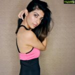 Aishwarya Sakhuja Instagram - You gotta hold on baby You gotta hold on😊❤❤ #aishwaryasakhuja #healthandwellness #nutrition #actor #actorslife #homeshoot #anchor #life #t1dwarriors💉🙏💓 #t1dwarrior #type1diabetes