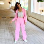Aishwarya Sakhuja Instagram - WEARING A BOSS BABE SUIT MAKES ME FEEL LIKE ONE❤🙂 #aishwaryasakhuja #streetstyle #streetfashion #pink #bossbabe #suitup #actorslife #actor #anchor Outfit by @howwhenwearclothing 😘