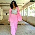 Aishwarya Sakhuja Instagram – WEARING A BOSS BABE SUIT MAKES ME FEEL LIKE ONE❤🙂

#aishwaryasakhuja #streetstyle #streetfashion #pink #bossbabe #suitup #actorslife #actor #anchor 

Outfit by @howwhenwearclothing 😘