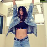 Aishwarya Sakhuja Instagram - Self shoot❤❤ I prefer not doing one 😳 #AishwaryaSakhuja #streetstyle #streetfashion #lovefordenim #adidasoriginals #homeshoot #dubailife #indianatheart #actor #actorslife #anchor