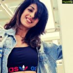 Aishwarya Sakhuja Instagram - Self shoot❤❤ I prefer not doing one 😳 #AishwaryaSakhuja #streetstyle #streetfashion #lovefordenim #adidasoriginals #homeshoot #dubailife #indianatheart #actor #actorslife #anchor
