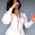 Aishwarya Sakhuja Instagram – Make me wear a white shirt all year long and im a happy girl🥰
Shirt by @howwhenwearclothing 

#aishwaryasakhuja #white #loveforwhite #whiteshirt #streetstyle #streetfashion #actor #actorslife #reelitfeel #reelsinstagram #reelkarofeelkaro #reelstrend #reelsinstagram