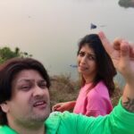 Aishwarya Sakhuja Instagram - This joke is specially for people who don't like my jokes #instareels #instajokes #instagramcomedy #instacomic #reelsinstagram #reelsofindia #reelkarofeelkaro #idontgiveadamn #reelsvideo #reels #pj #badjokes #wordplay #roash #nature #sundayfunday #sundayjoke #riverfront #river #husbandandwife #wife #wifelove #shoes #couples #couplereels #hatersfuckoff🖕 #mumbai #india Mumbai, Maharashtra