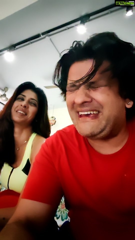 Aishwarya Sakhuja Instagram - Iss baar thoda international Joke ho jaye #instareels #instajokes #dubai #dxb #uae🇦🇪 #uae #child #crying #cryingchild #instagramcomedy #instacomic #reelsinstagram #reelsofindia #reelkarofeelkaro #reelsvideo #reels #pj #badjokes #wordplay #roash #husbandandwife #wife #wifelove #shoes #couples #couplereels #hatersfuckoff🖕 #mumbai #india Mumbai, Maharashtra