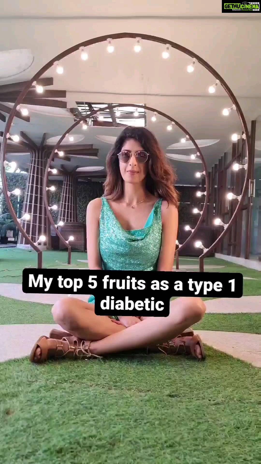 Aishwarya Sakhuja Instagram - WHO SAID DIABETICS CAN'T EAT FRUITS??? Let's bust this myth. Fructose found in nature's desserts i.e. fruits can never ever harm you. Make a mindful choice of eating a fruit every time you crave something sweet and see your body thank you. Photographer @swapnaspictorialhub Outfit by @howwhenwearclothing Location courtesy @Cocomelonstudio Hair by @s.khadtare Make up @armanj143 Team @stylistsony #t1d #type1diabetics #healthandwellness #aishwaryasakhuja #eatrightwithash #fruits #nutrition #type1diabetesmyths