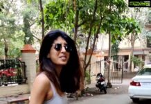 Aishwarya Sakhuja Instagram - Aishwarya ~ रोहित तुम मुझे तंग करने लगे हो Rohit ~ पता है #instareels #instajokes #instagramcomedy #instacomic #reelsinstagram #reelsofindia #reelkarofeelkaro #reelsvideo #reels #pj #badjokes #wordplay #roash #husbandandwife #wife #wifelove #shoes #couples #couplereels #hatersfuckoff🖕 #mumbai #india
