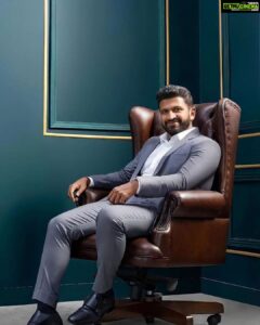 Ajaneesh Loknath Instagram - ಮನಸ್ಸು ಧ್ವನಿಯಿಲ್ಲದ ಹಾಡಿನಂತಾಗಿದೆ, ಬಿಕ್ಕಳಿಕೆ ಬಾರದ ಅಳುವಿನಂತಾಗಿದೆ. ನಿಮ್ಮೊಂದಿಗೆ ಕಳೆದ ಕ್ಷಣಗಳೇ ಈಗ ಆಸರೆ. ನಿಮ್ಮ ದಾರಿಯನ್ನೇ ಕಾಯುತ್ತಿರುತ್ತೇನೆ ಅಪ್ಪು ಸರ್ @puneethrajkumar.official . ಯಾವ ರೂಪದಲ್ಲಾದರೂ ಒಂದು ಬಾರಿ ಬಂದು ನನ್ನ ಹಾಡಿನ ದನಿಯಾಗಿ ಮುನ್ನಡೆಸಿ.