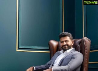 Ajaneesh Loknath Instagram - ಮನಸ್ಸು ಧ್ವನಿಯಿಲ್ಲದ ಹಾಡಿನಂತಾಗಿದೆ, ಬಿಕ್ಕಳಿಕೆ ಬಾರದ ಅಳುವಿನಂತಾಗಿದೆ. ನಿಮ್ಮೊಂದಿಗೆ ಕಳೆದ ಕ್ಷಣಗಳೇ ಈಗ ಆಸರೆ. ನಿಮ್ಮ ದಾರಿಯನ್ನೇ ಕಾಯುತ್ತಿರುತ್ತೇನೆ ಅಪ್ಪು ಸರ್ @puneethrajkumar.official . ಯಾವ ರೂಪದಲ್ಲಾದರೂ ಒಂದು ಬಾರಿ ಬಂದು ನನ್ನ ಹಾಡಿನ ದನಿಯಾಗಿ ಮುನ್ನಡೆಸಿ.