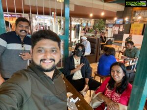 Ajaneesh Loknath Instagram - On the way to SIIMA with @bobby_c_r @pramodshettyk and @rakshitshetty 

#SIIMAAwards