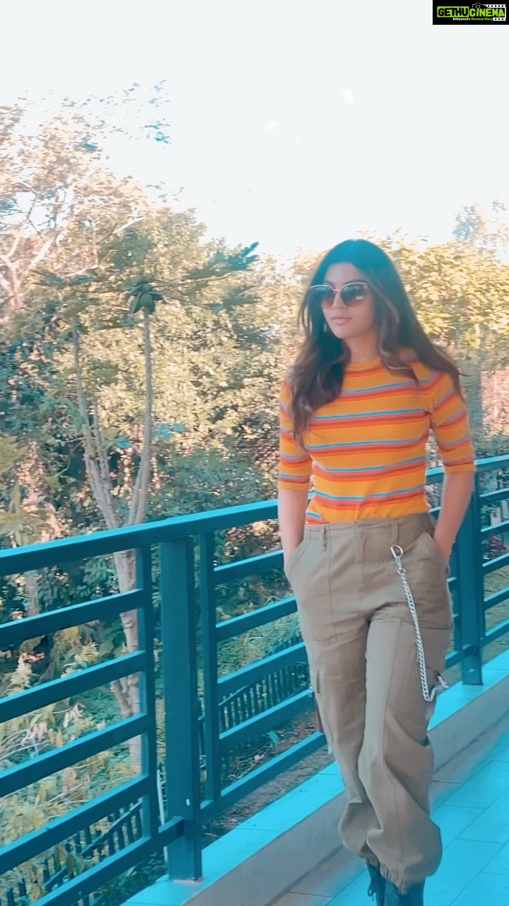 Akanksha Puri Instagram - Feeling Vintage with Gallan chaar ❤️ #reels #reelitfeelit #reelsinstagram #nomakeup #morningvibes #goodvibes #love #song #trendingreels #slowmotion #happy #beingme #akankshapuri #❤️