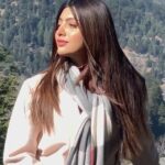 Akanksha Puri Instagram – Being where I feel most Alive 😍 Mountains ❤️
.
.
Video creator @prabhmakeover 
Make up @prabhmakeover 
Hair @sanju_hairstylist 
#raatanlambiyan #reels #reelsinstagram ##reelitfeelit #travel #traveldiaries #mountains #manali #love #beauty #nature #winters #song #jubinnautiyal #happy #beingme #akankshapuri #❤️