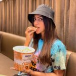 Akanksha Puri Instagram – Happiness is to hold that popcorn tub sitting in your favourite theatre after soooooooo long 😍❤️ 
#backtothetheatres #movie #movietime #popcorn #monday #morning #marvel #fun #action #eternals #instagram #photooftheday #picoftheday #love #lifestyle #life #goodvibes #me #beingme #akankshapuri #❤️ Mumbai, Maharashtra