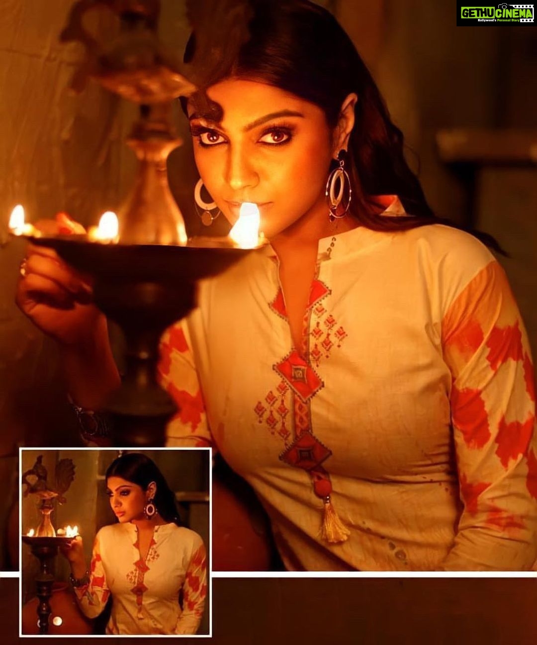 Akanksha Puri Instagram - Wishing you all a very happy and Prosperous Diwali 🪔 #happydiwali