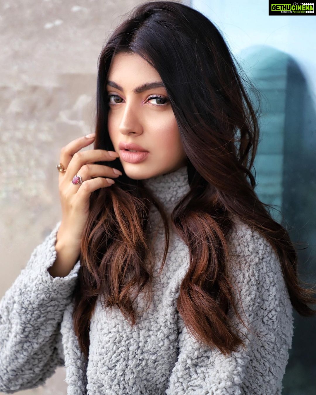 Akanksha Puri Instagram - I am saying YES to new adventures π #monday #shoot #photoshoot #photography #me #bosslady #sassy #makeup #hair #goodvibes #strong #picoftheday #photooftheday #instadaily #fashion #photo #instagood #mood #lifestyle #fun #smile #style #work #beautiful #fitness #tattoo #girl #beingme #akankshapuri #β€οΈ Beautifully captured by πΈ @aashkapatelphotographyy Mua π @nishachandnanii Hair πββοΈ @anjalichaudhary9876